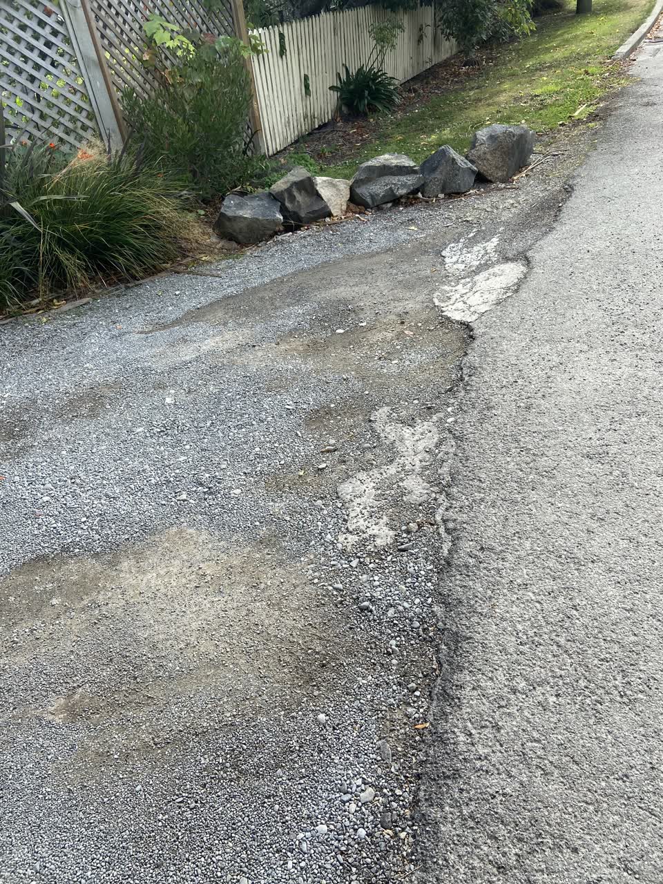 The photograph attached to this roading/streets report