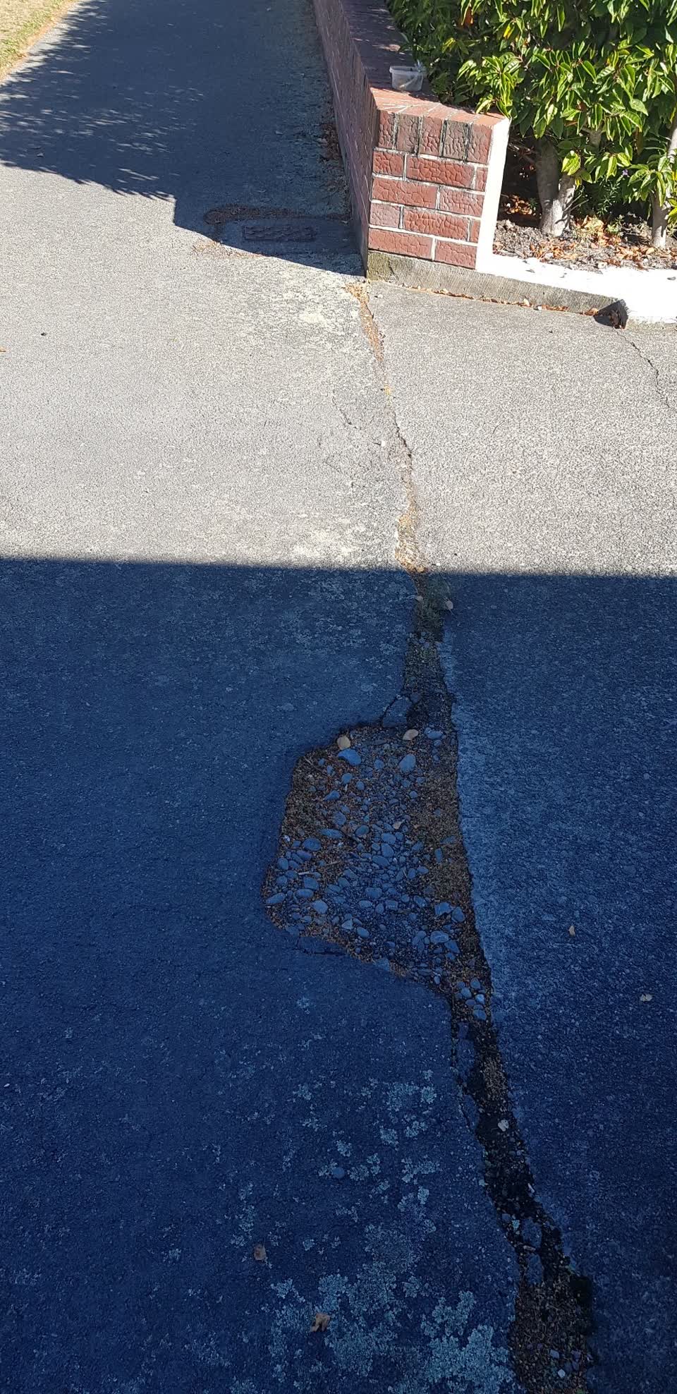 The photograph attached to this roading/streets report