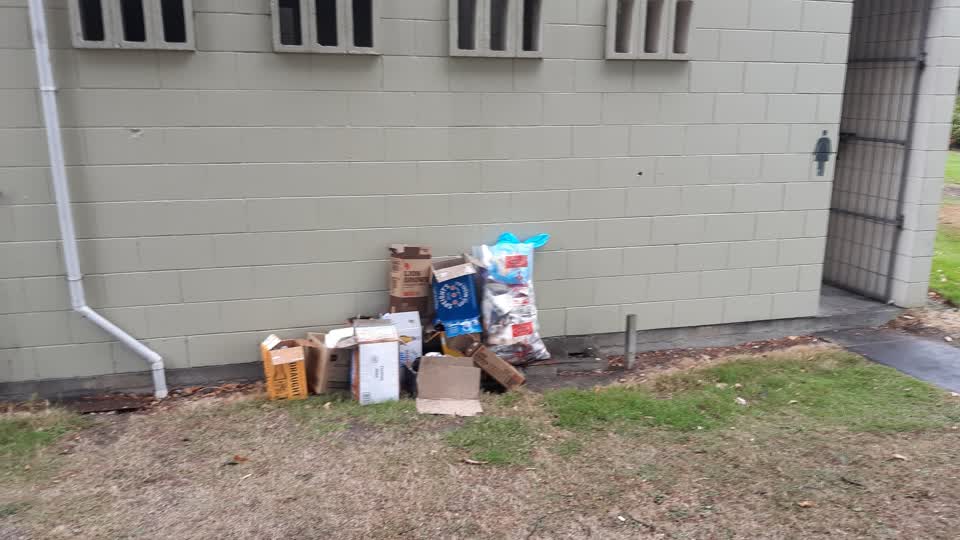 The photograph attached to this rubbish/recycling report