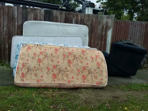 Rubbish/Recycling, a report photo