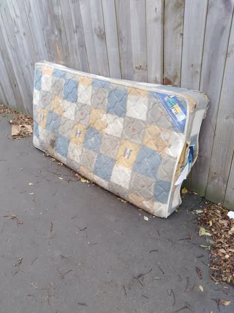 Rubbish/Recycling, a report photo