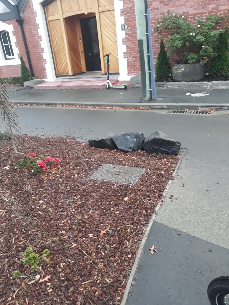 The photograph attached to this roading/streets report