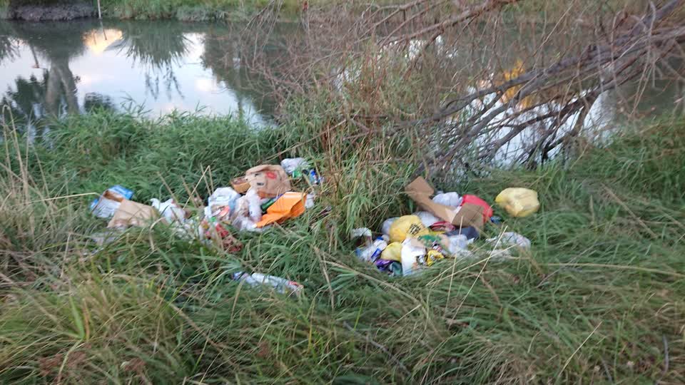 The photograph attached to this rubbish/recycling report