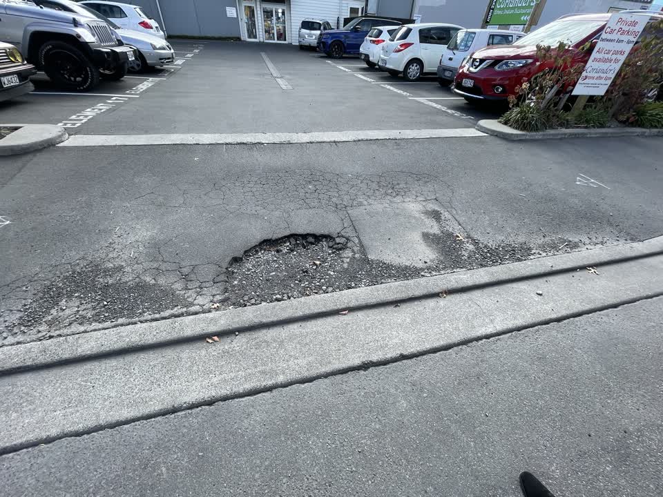 The photograph attached to this roading/streets report