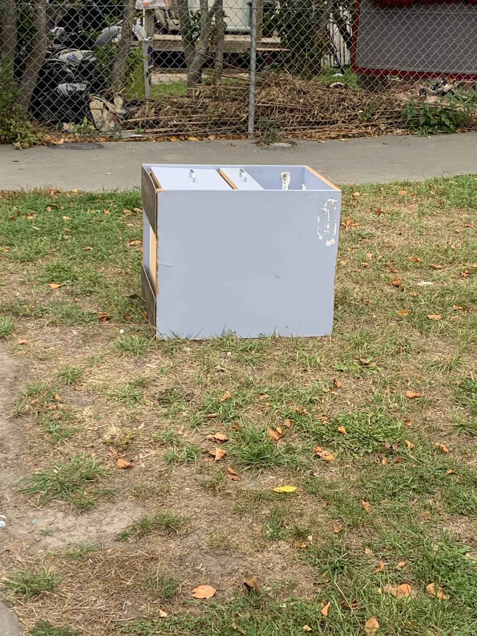 The photograph attached to this rubbish/recycling report