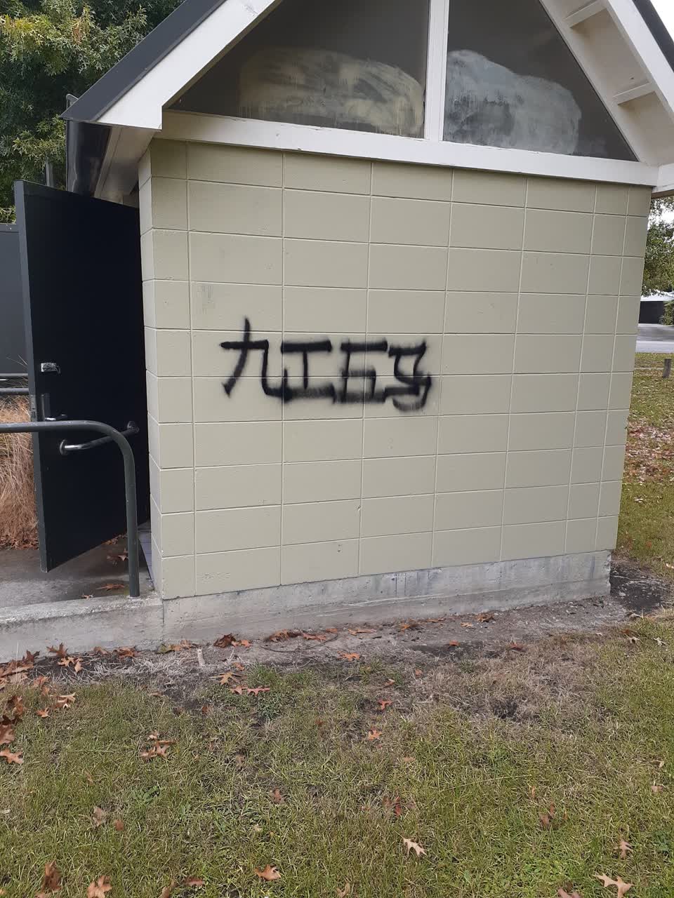 The photograph attached to this graffiti report