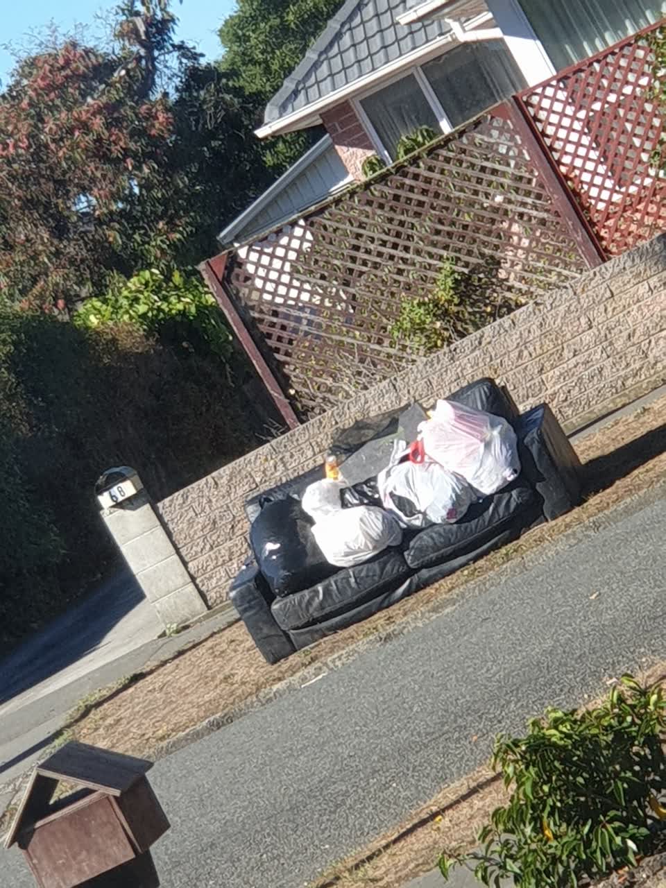 The photograph attached to this roading/streets report