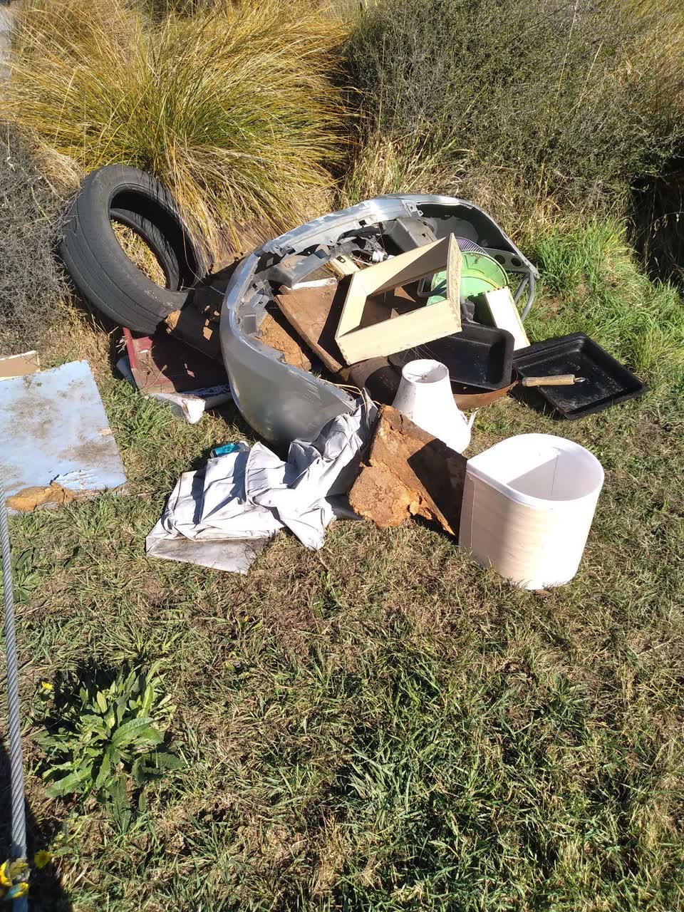The photograph attached to this rubbish/recycling report