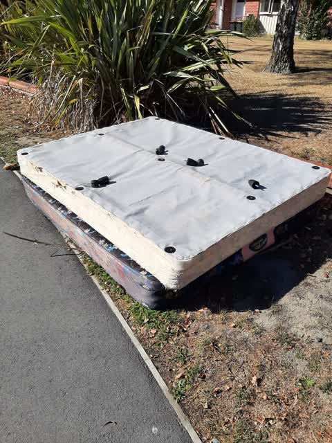 Rubbish/Recycling, a report photo