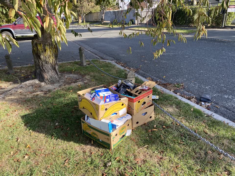 The photograph attached to this rubbish/recycling report