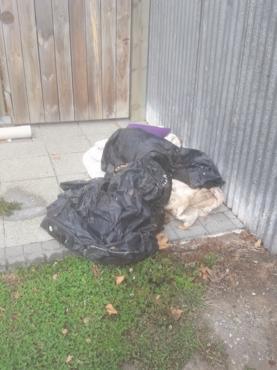 The photograph attached to this rubbish/recycling report