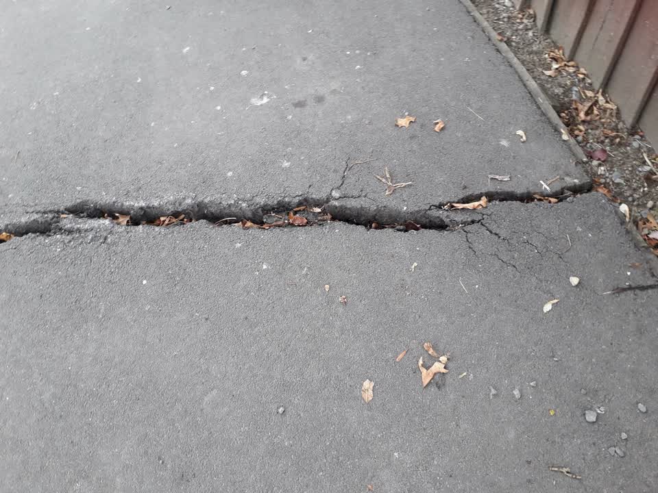 The photograph attached to this roading/streets report