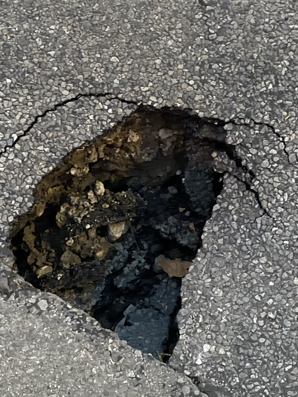 The photograph attached to this roading/streets report