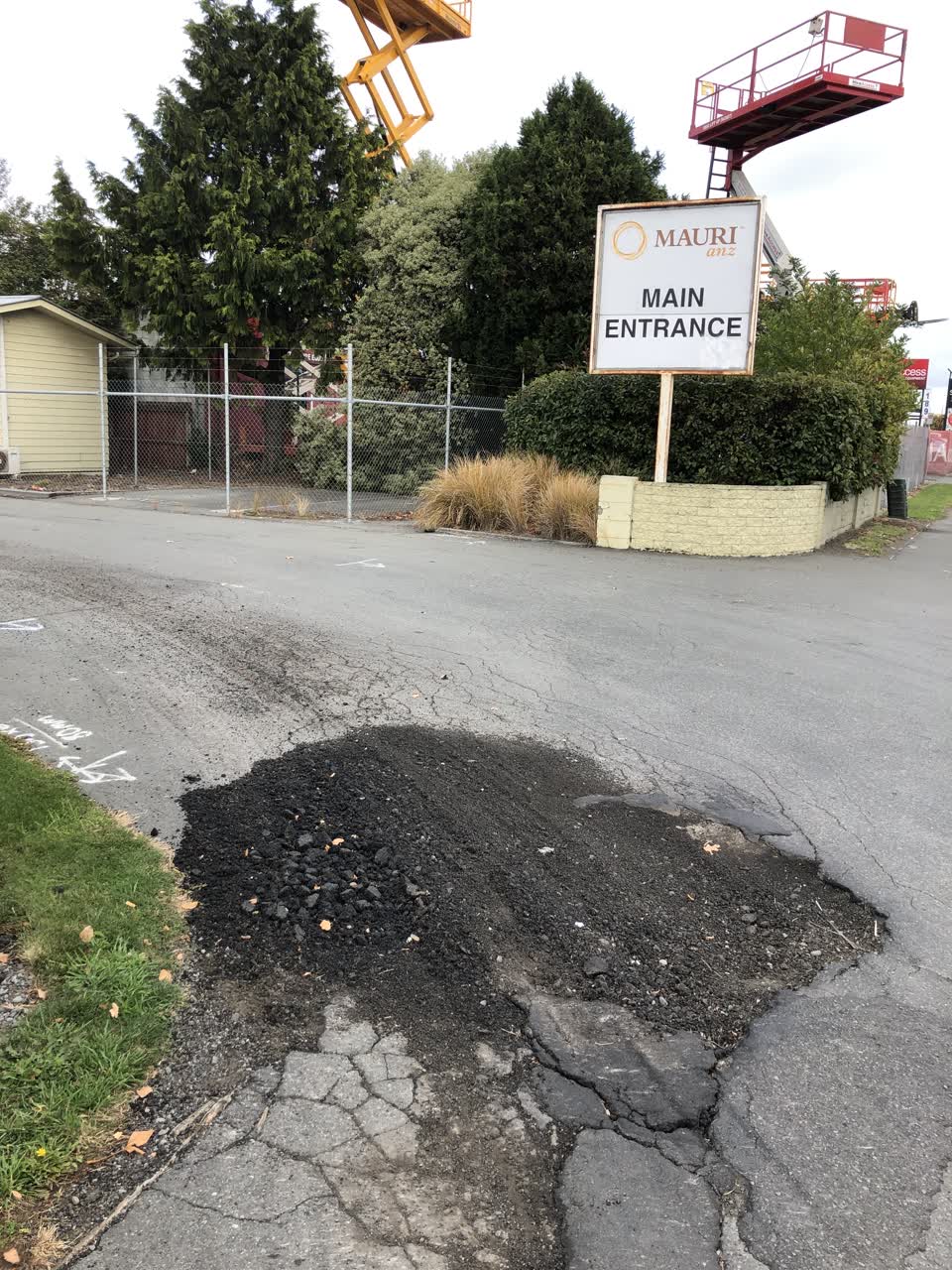 The photograph attached to this roading/streets report