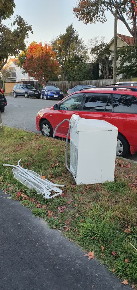 Rubbish/Recycling, a report photo
