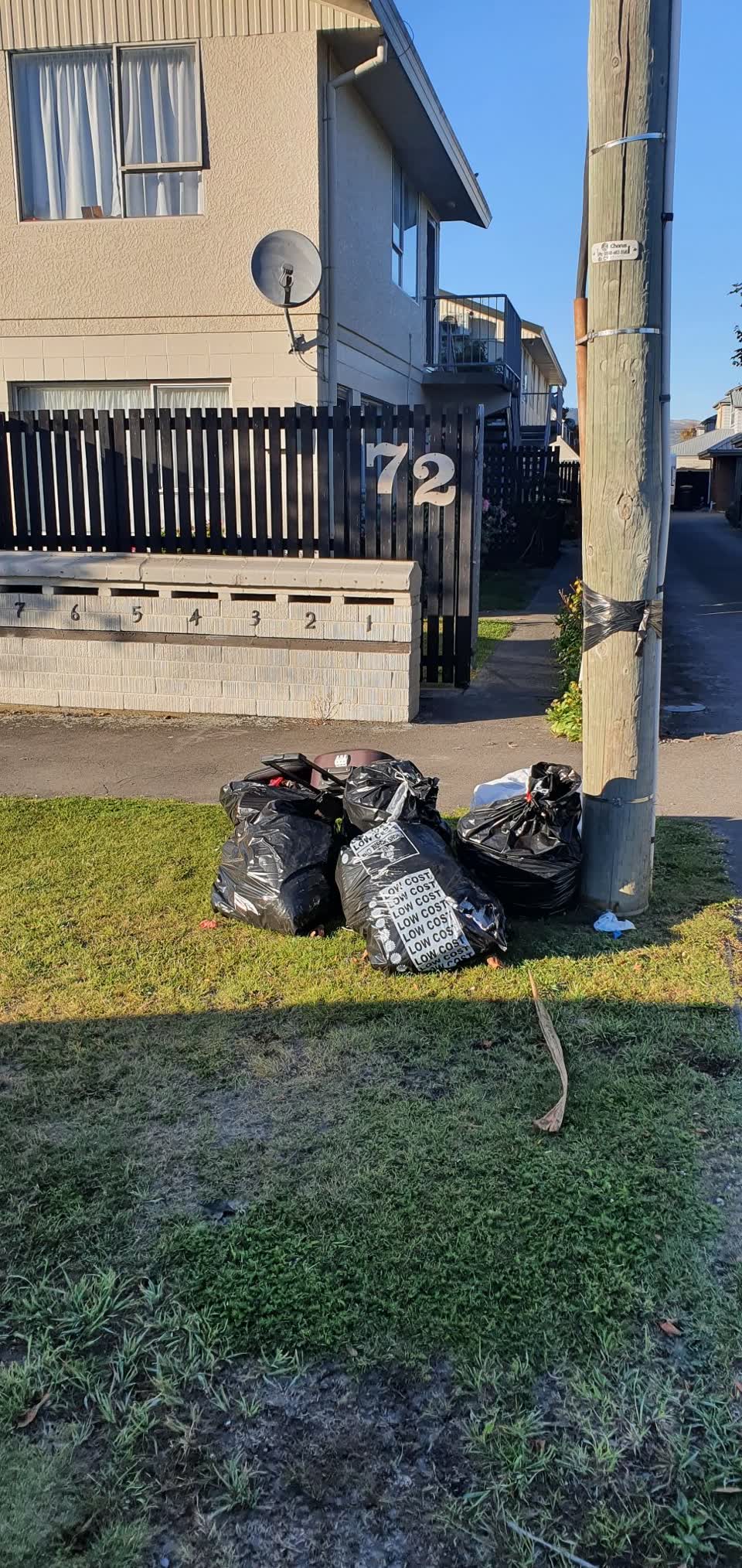 The photograph attached to this rubbish/recycling report