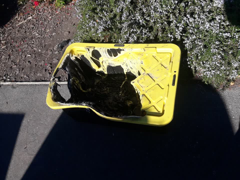 The photograph attached to this rubbish/recycling report