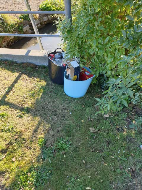 Rubbish/Recycling, a report photo