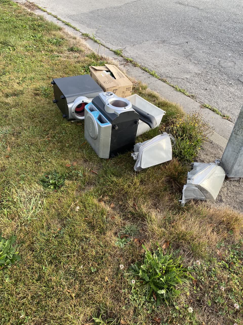 The photograph attached to this rubbish/recycling report
