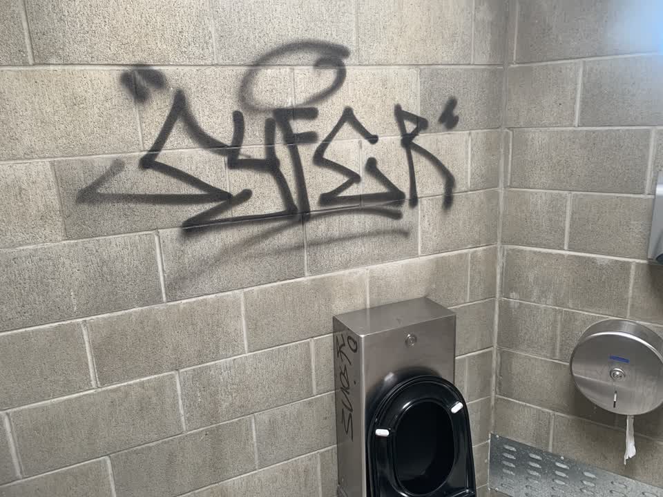The photograph attached to this graffiti report