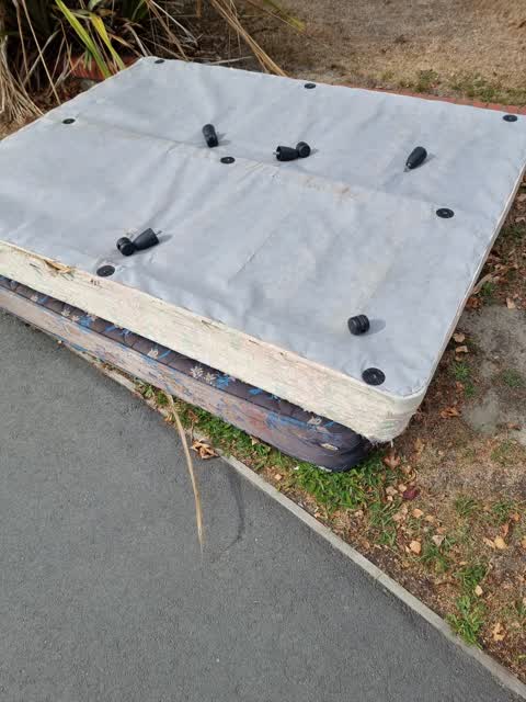 Rubbish/Recycling, a report photo