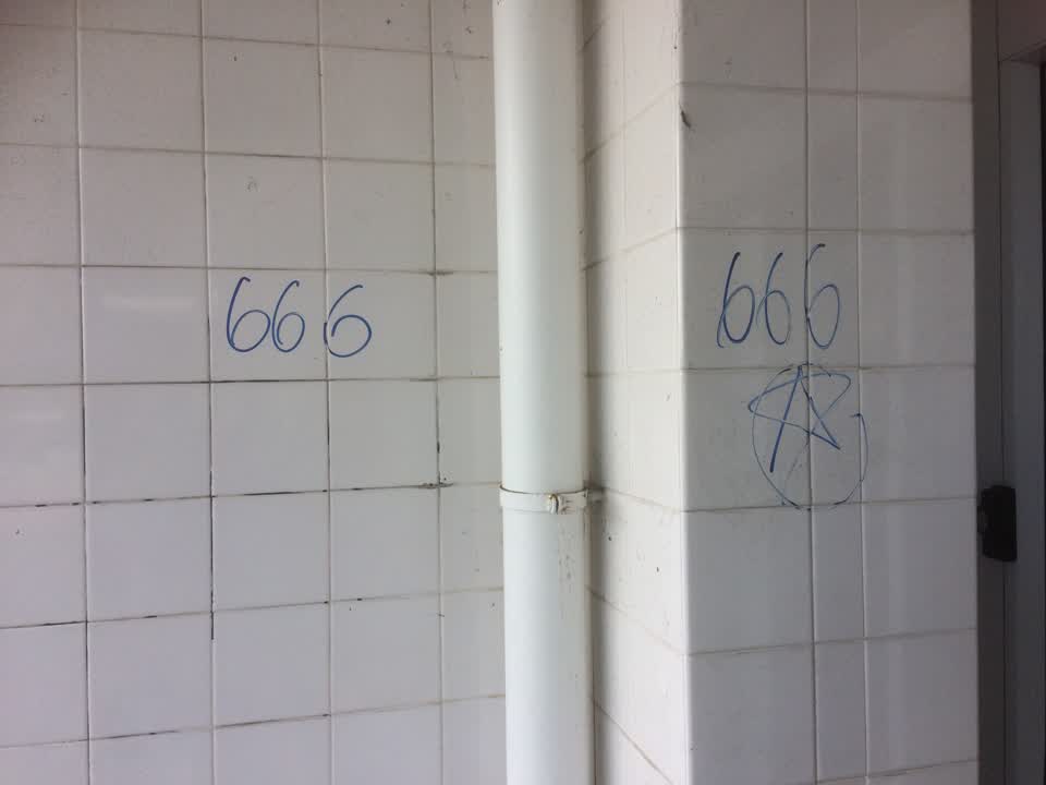 The photograph attached to this graffiti report