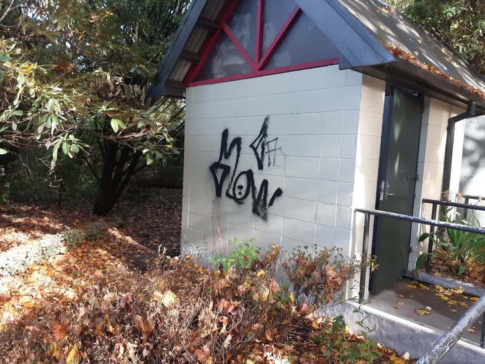 The photograph attached to this graffiti report