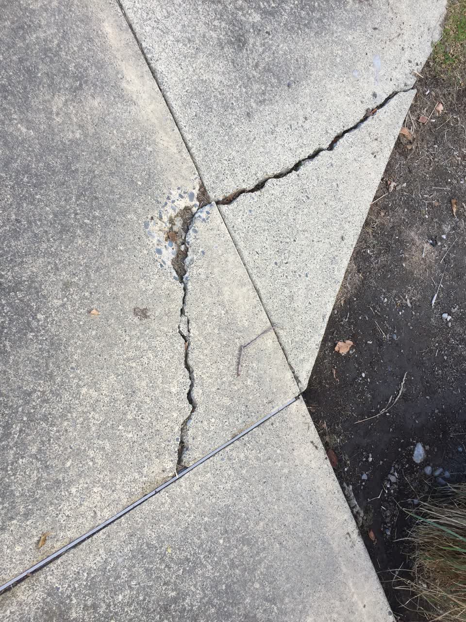 The photograph attached to this roading/streets report
