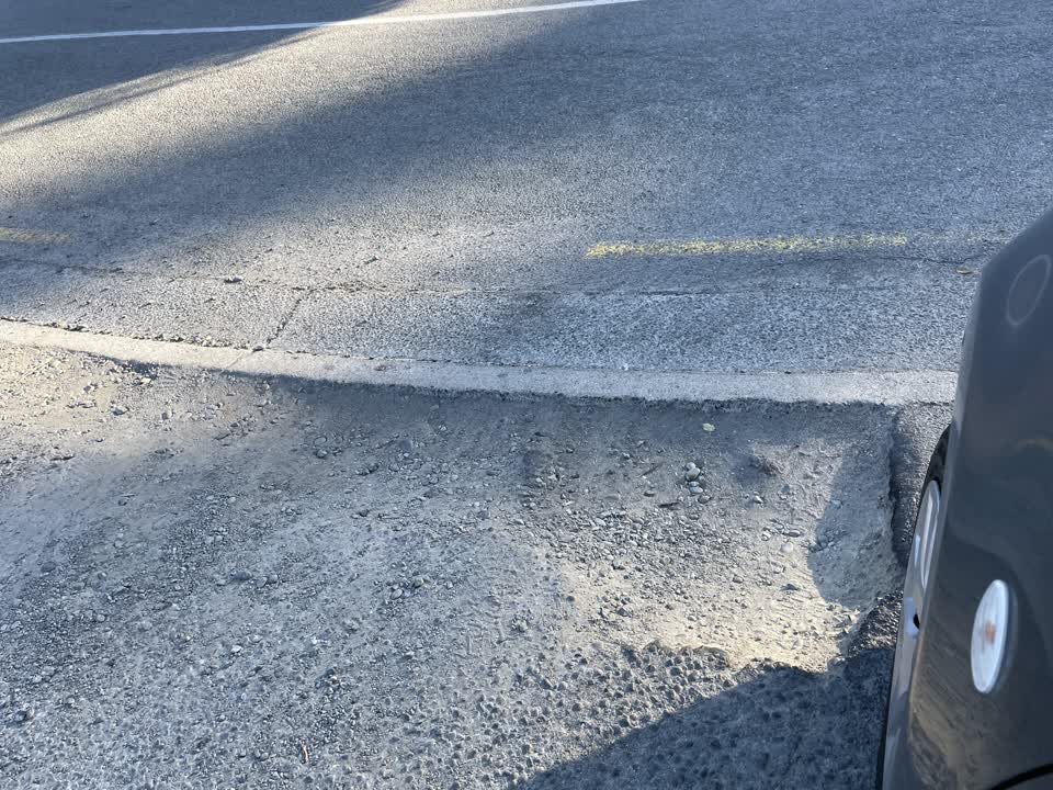 The photograph attached to this roading/streets report