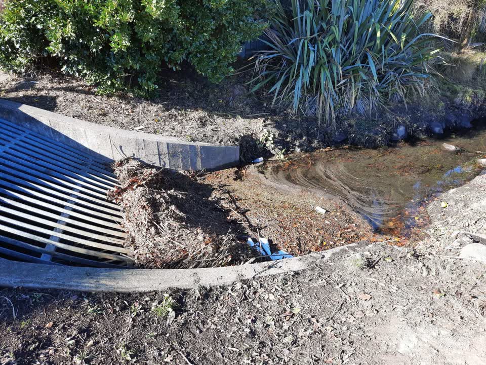 The photograph attached to this sewer - leak / blockage report