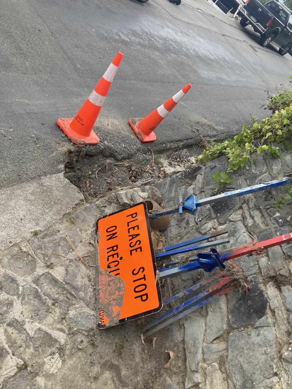 The photograph attached to this roading/streets report