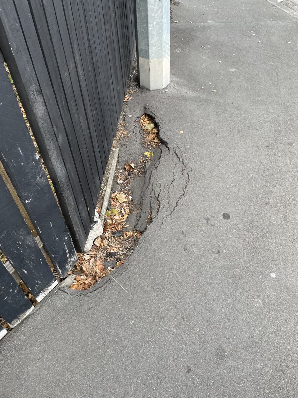 The photograph attached to this roading/streets report