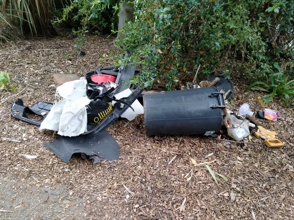 The photograph attached to this rubbish/recycling report