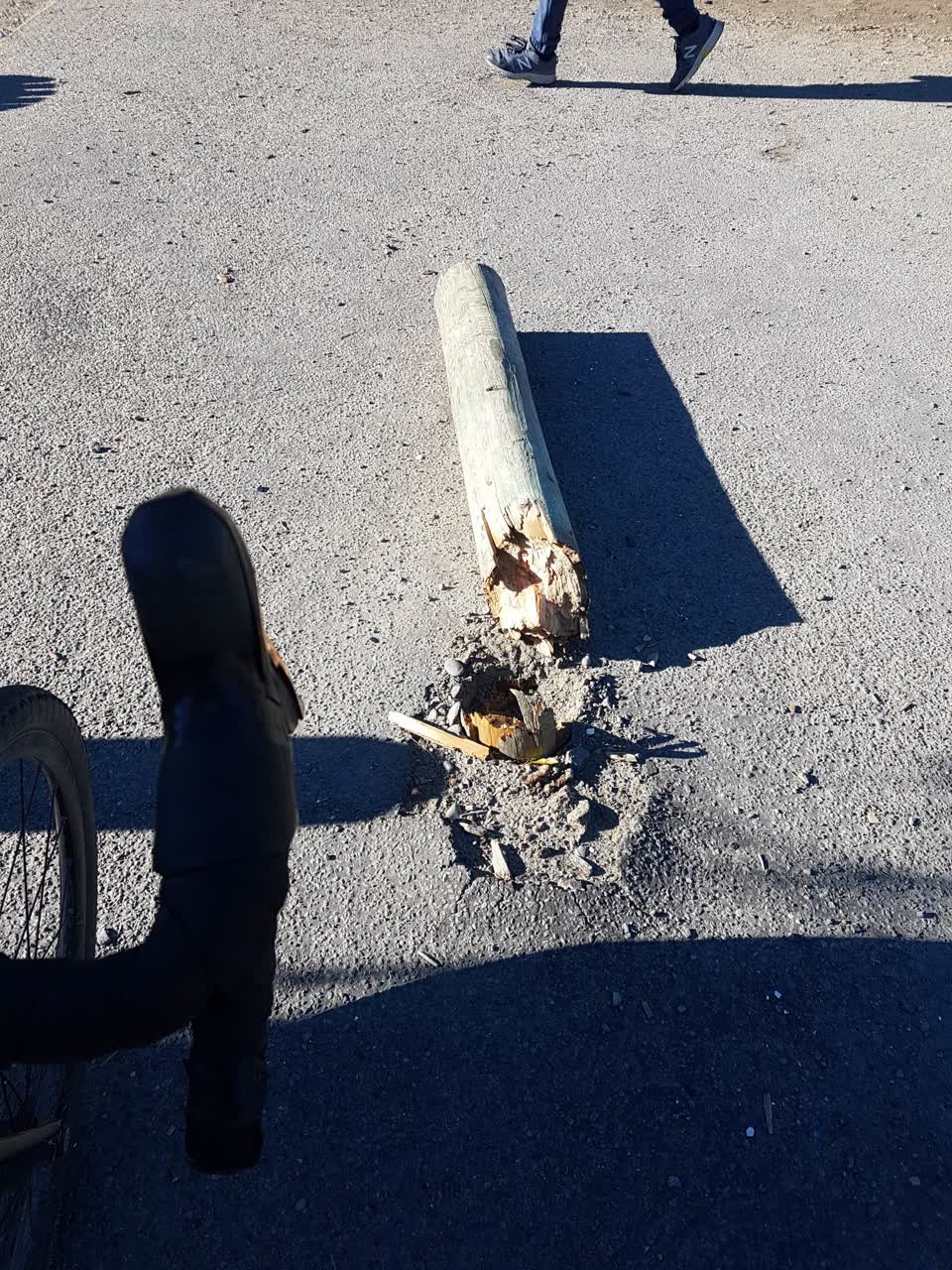 The photograph attached to this roading/streets report