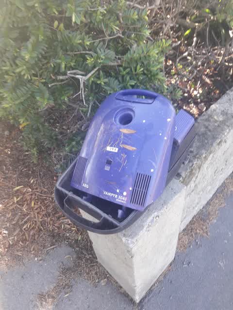 Rubbish/Recycling, a report photo