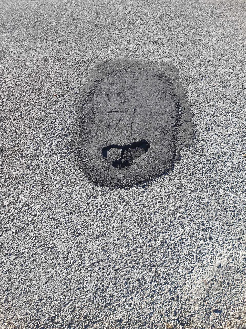 The photograph attached to this roading/streets report