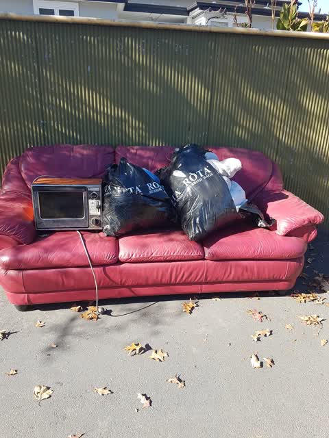 Rubbish/Recycling, a report photo