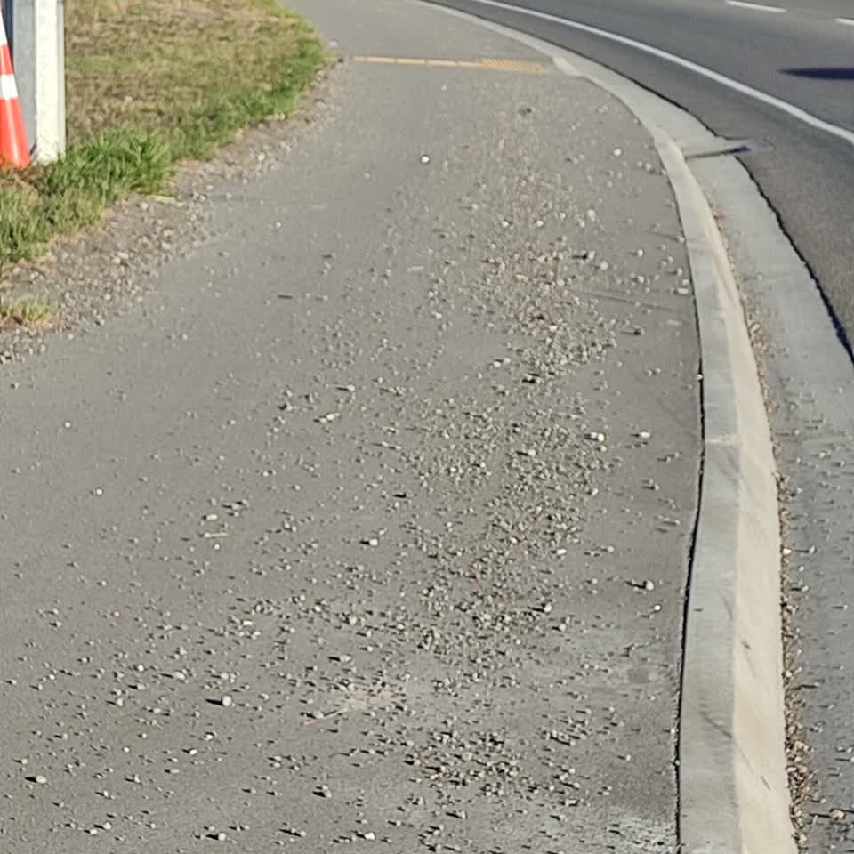 The photograph attached to this roading/streets report