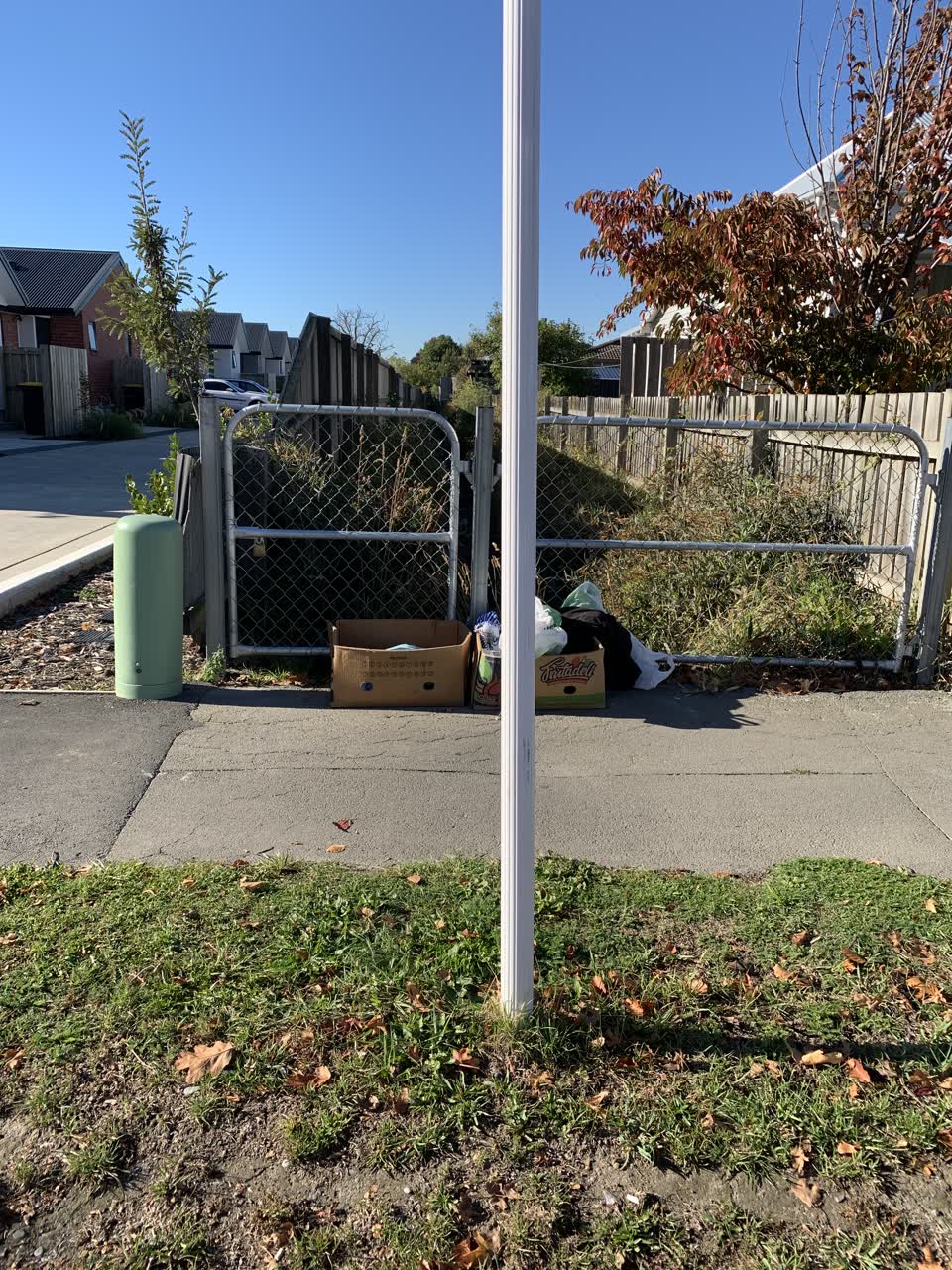 The photograph attached to this rubbish/recycling report