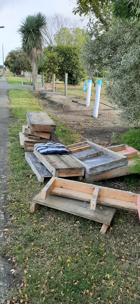 Rubbish/Recycling, a report photo