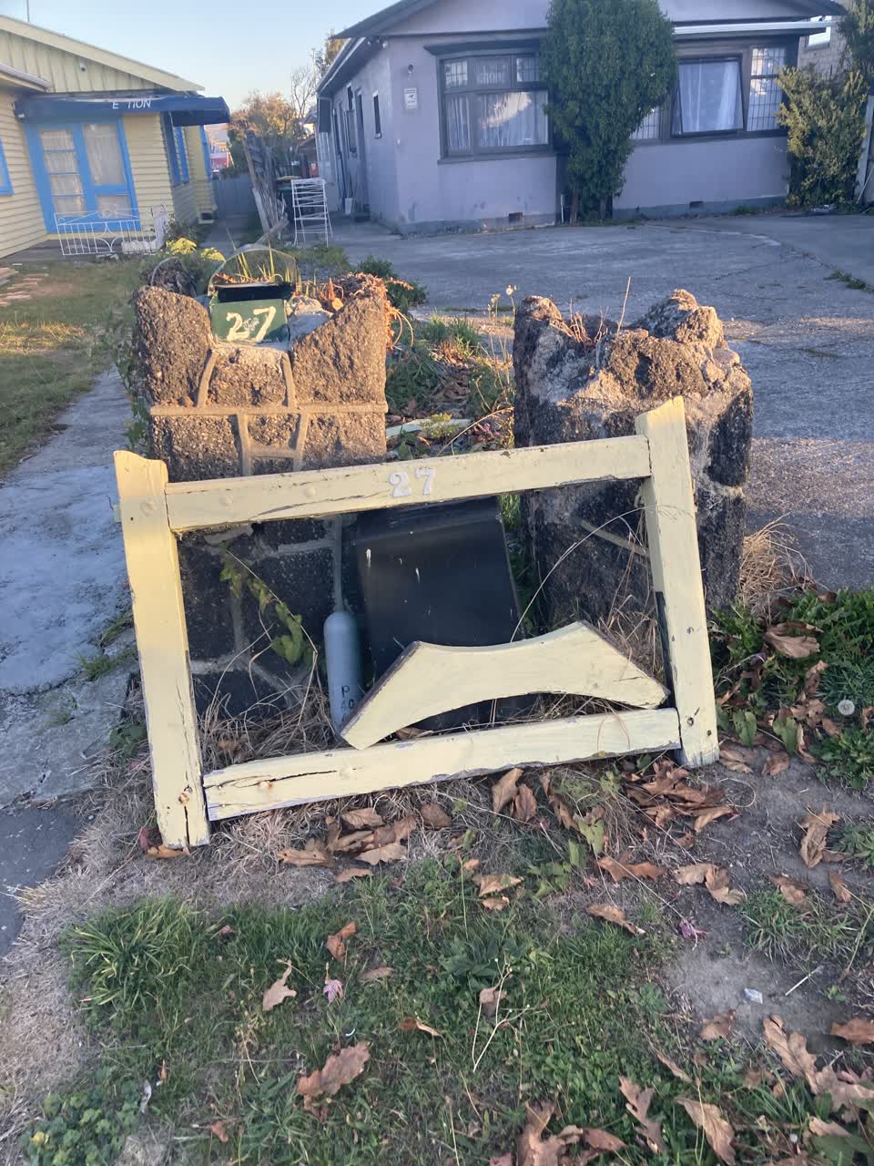 The photograph attached to this rubbish/recycling report