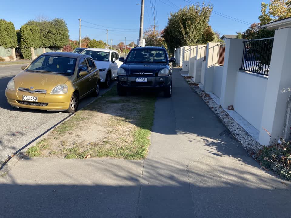 The photograph attached to this roading/streets report