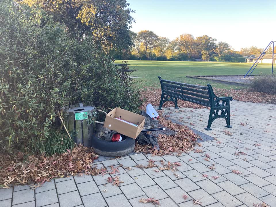 The photograph attached to this rubbish/recycling report