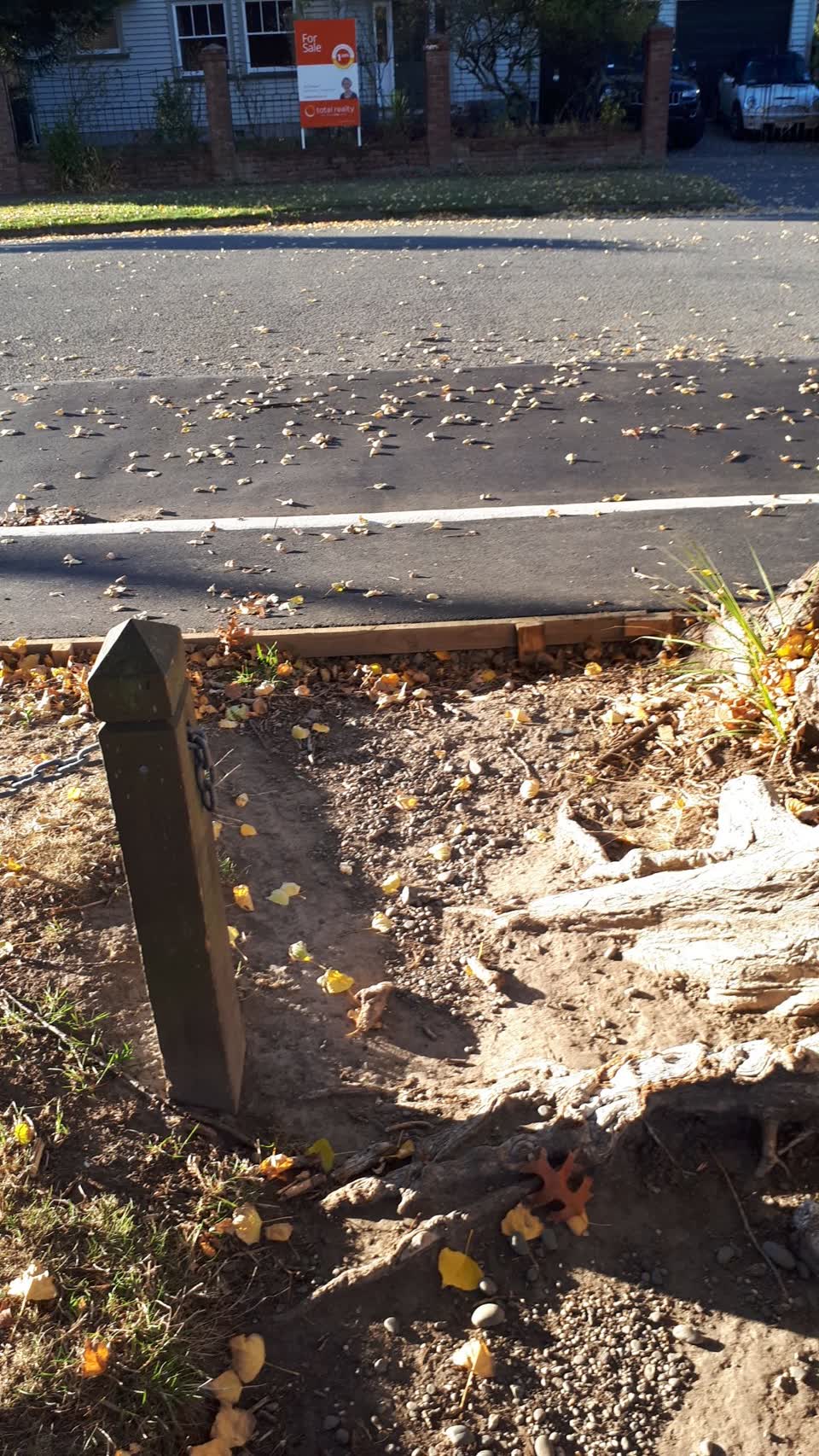 The photograph attached to this roading/streets report
