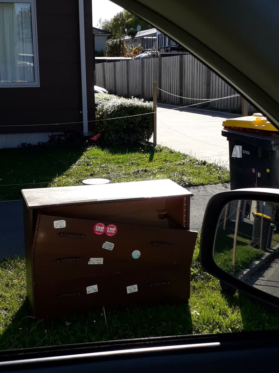 The photograph attached to this rubbish/recycling report