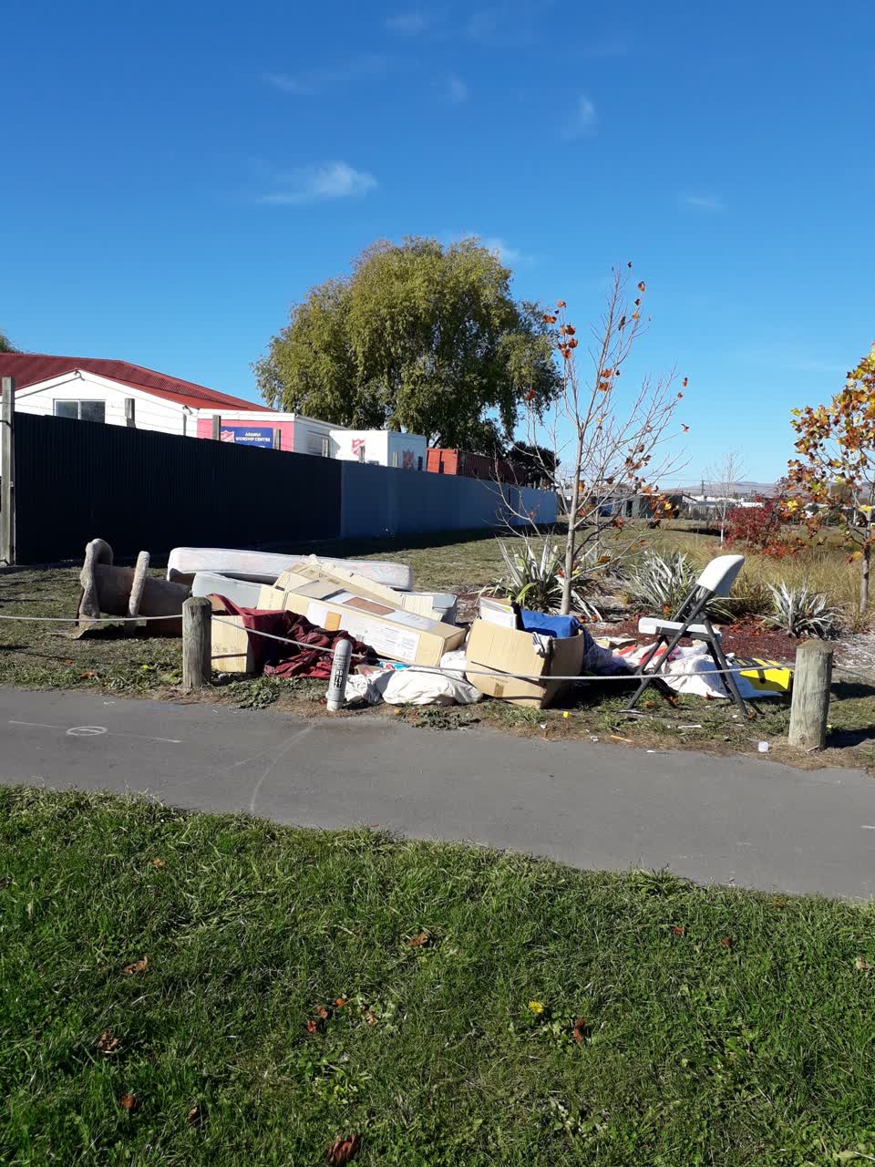 The photograph attached to this rubbish/recycling report