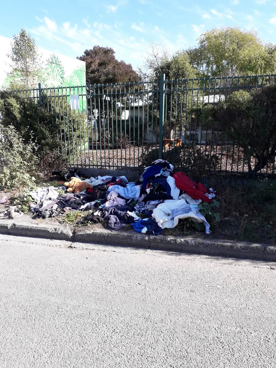 The photograph attached to this rubbish/recycling report