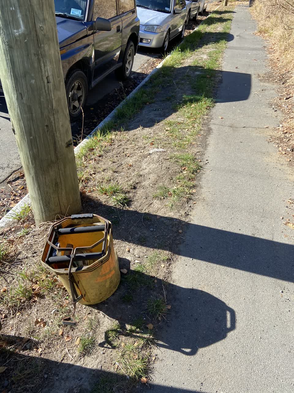The photograph attached to this rubbish/recycling report