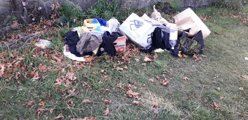 The photograph attached to this rubbish/recycling report