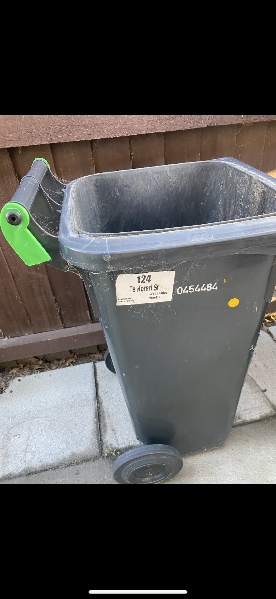 The photograph attached to this rubbish/recycling report
